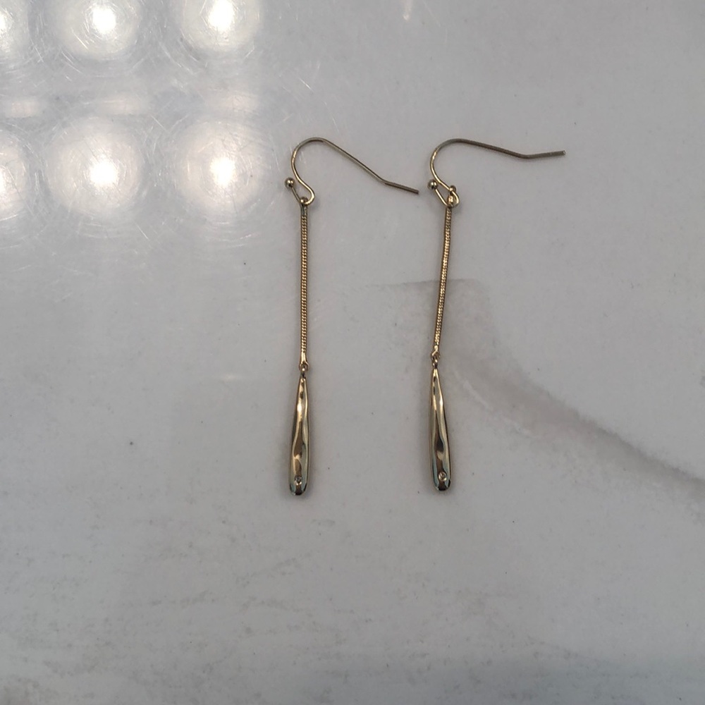 Banana Republic gold drop earring